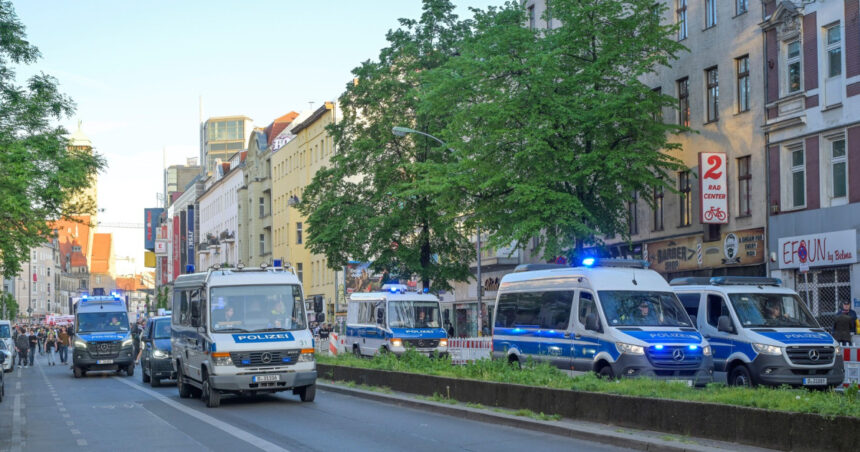 o femeie care a atacat doi oameni cu un cutit in munchen a fost impuscata de politisti 684541d60d1f2