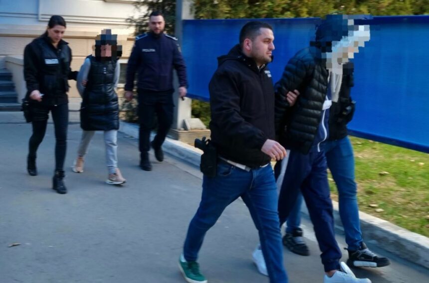 o femeie si iubitul acesteia acuzati ca au santajat mai multi barbati pe care i au filmat in ipostaze intime fara acordul lor ajung la inchisoare 685dc51b855f1