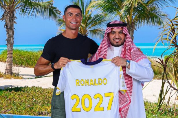oficial cristiano ronaldo a semnat va juca pana la 42 de ani si va avea un salariu fabulos 685d53842f08a
