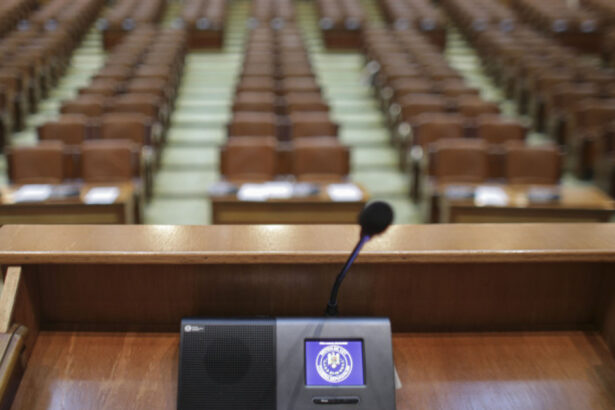 parlamentarii din comisii nu vor mai putea utiliza masinile de serviciu in perioada vacantei 6852c13f192f6