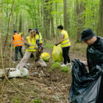 peste 15 tone de deseuri colectate in cadrul campaniei de ecologizare a bat romania in padurea plopeni judetul prahova 68627025c1476