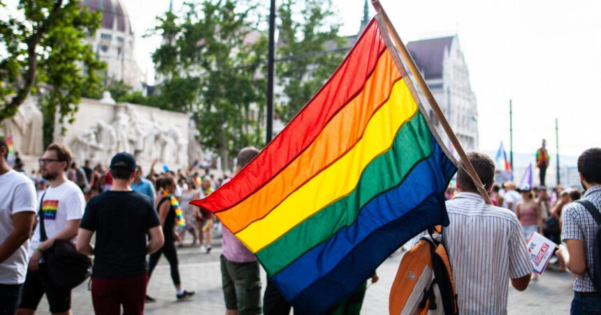 peste 35 000 de manifestanti sunt asteptati la gay pride la budapesta viktor orban i a amenintat pe participanti 685fe298730b8