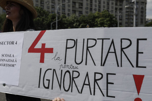 protest al sindicalistilor din educatie in 18 iunie prin purtarea de banderole sau ecusoane care le sunt nemultumirile 684c2d8b3f09d