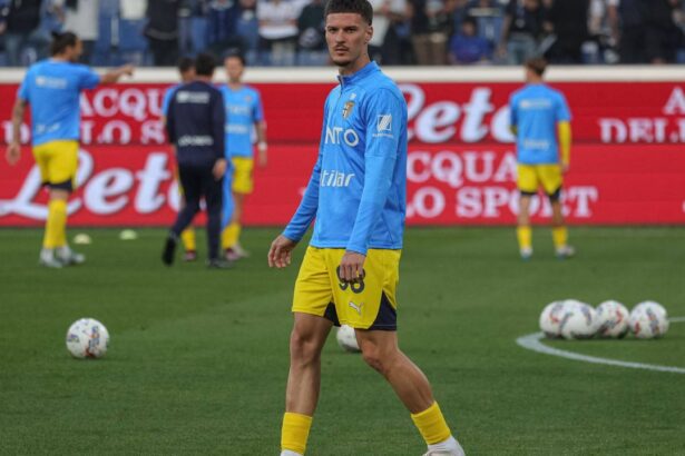 reactia virulenta a italienilor dupa ce au auzit de ideea lui pederzoli de a l transfera pe dennis man la rapid 685a43874f52b