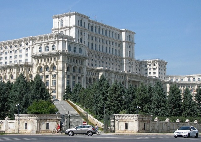 reduceri de personal la senat de fatada zeci de angajati transferati in alte institutii de stat 6859528a533ad