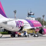 romanii au fost abandonati pe aeroport strainii au fost dusi la hotel wizz air da vina pe o eroare umana 685fc29a4406f