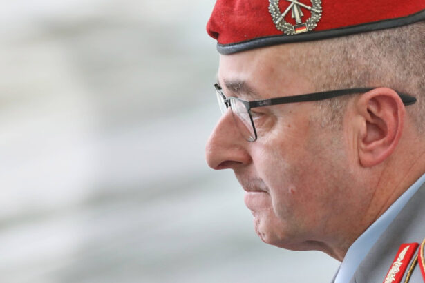 rusia ar putea ataca nato in urmatorii 4 ani avertizeaza seful armatei germane rusia produce anual sute de tancuri 683db79137710