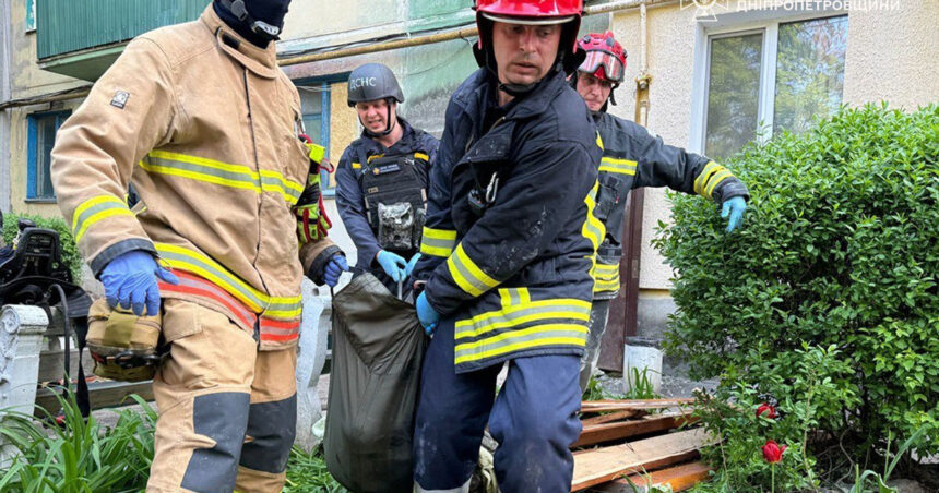 rusia vaneaza in mod deliberat echipele de salvare ucrainene care intervin in urma loviturilor aeriene aceasta nu este o coincidenta 683fc60432126