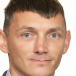 senatorul care sustine ca a facut facultatea la un site de matrimoniale a fost condamnat pentru conducere cu permisul suspendat 685195d12f5a8