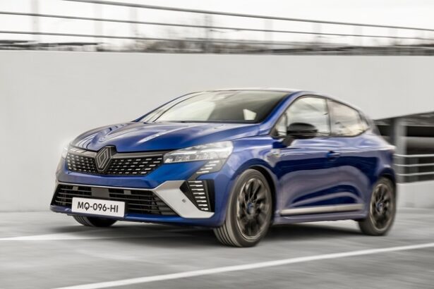 situatie auto fara precedent in europa doua modele ale aceluiasi grup pe primele doua locuri renault clio a depasit a doua luna consecutiva dacia sandero piata auto s a indreptat puternic ca 685b771408e83