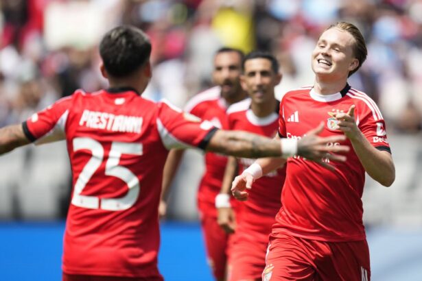 stim deja patru meciuri din optimile mondialului cluburilor benfica a facut surpriza in grupa c 685b19f04436e