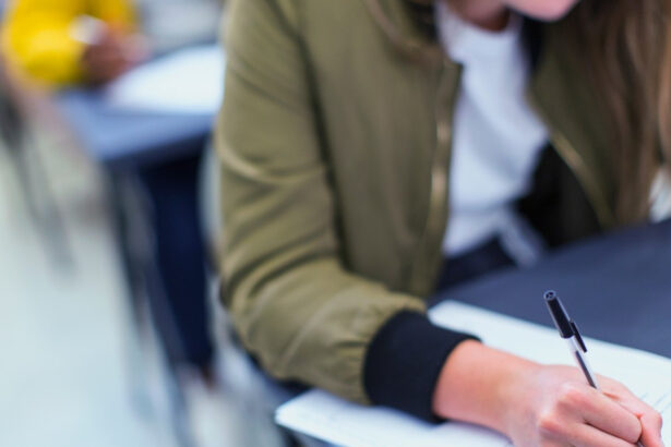 subiecte bac 2025 la istorie elevii de la profilul uman dau proba la istorie baremul de corectare va fi publicat pe edu ro 68490f8097981
