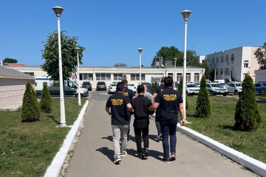 talharie in plina zi in zona garii constanta victima si un politist au imobilizat hotul care a folosit metoda cureaua 6855e4b4db75c