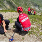 trei ucraineni rataciti in munti gasiti dupa 9 ore de cautare cu ajutorul sts salvatorii indusi in eroare de un apel din irlanda 684d3174b835c
