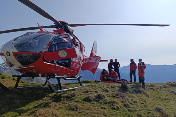 turista de 63 de ani evacuata cu elicopterul smurd din muntii fagaras 684dbad590ffd