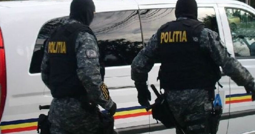 un barbat si a sechestrat in casa cei 4 copii apoi i a amenintat pe politisti cu arma si a tras spre ei 685bf7ea53edf