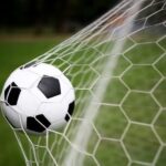 un fotbalist de doar 14 ani intre viata si moarte dupa o ciocnire pe teren 683f4e586fd1c