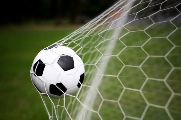 un fotbalist de doar 14 ani intre viata si moarte dupa o ciocnire pe teren 683f4e586fd1c