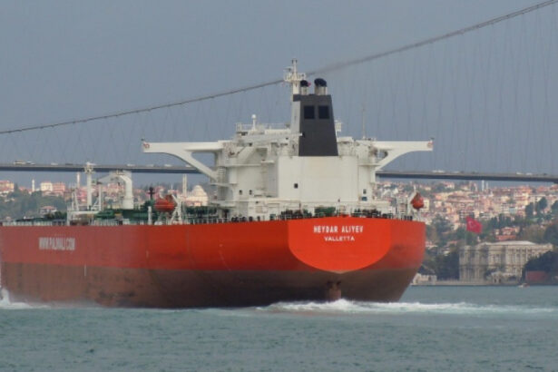 un petrolier s a ciocnit cu alte doua nave in apropiere de stramtoare ormuz 24 de persoane au fost evacuate 685136dda083c