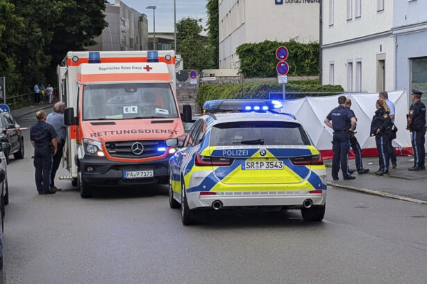 video alerta intr un oras din germania un barbat a intrat cu masina intr un grup de oameni in multime s ar fi aflat sotia si copilul lui 6844980cddd4c
