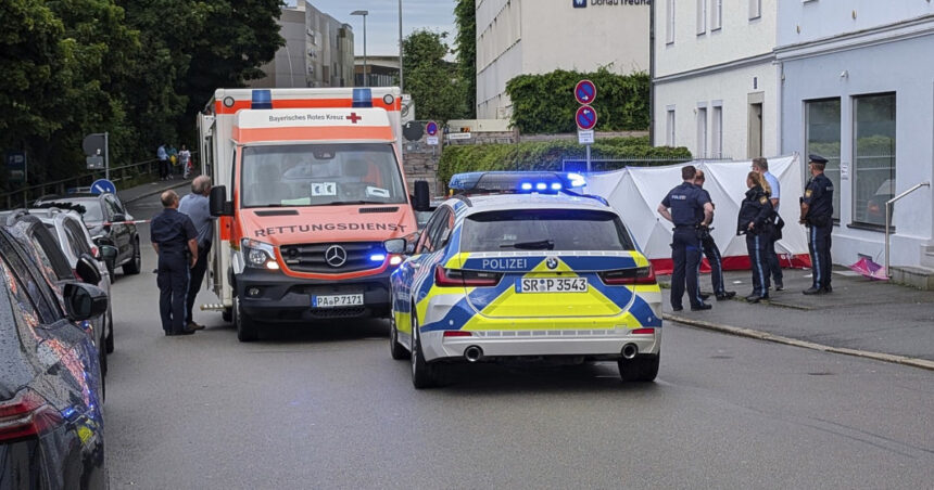 video alerta intr un oras din germania un barbat a intrat cu masina intr un grup de oameni in multime s ar fi aflat sotia si copilul lui 6844980cddd4c