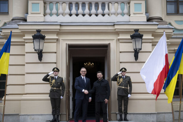 video andrzej duda a fost decorat de volodimir zelenski in ultima vizita a presedintelui polonez in ucraina 68600f543493b