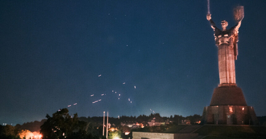 video atac rusesc de amploare cu drone si rachete asupra kievului cel putin patru morti si zeci de raniti alerte de raid in restul tarii 68427e6a94101