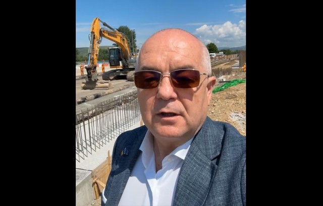 video boc transmite ca s a saturat mesaj de revolta catre constructorul centurii metropolitane cluj floresti nu e de glumit la cluj sa terminati la timp 683eb55c36553