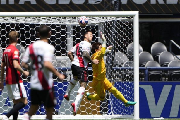 video cat s a incheiat river plate urawa red diamonds din grupa interului lui chivu de la fifa club world cup meci cu 4 campioni mondiali 68526f93d9483