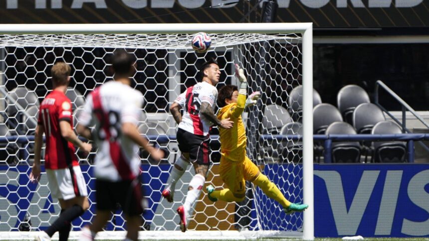 video cat s a incheiat river plate urawa red diamonds din grupa interului lui chivu de la fifa club world cup meci cu 4 campioni mondiali 68526f93d9483