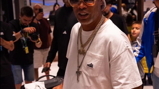 video ce i a spus emil boc lui ronaldinho inainte de meciul de sambata de la cluj voyo si pro arena 684c7d5bceecd