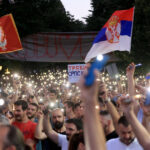 video confruntari violente la belgrad unde protestatarii au cerut alegeri anticipate presedintele sarb invoca o lovitura de stat 6860d8465225d