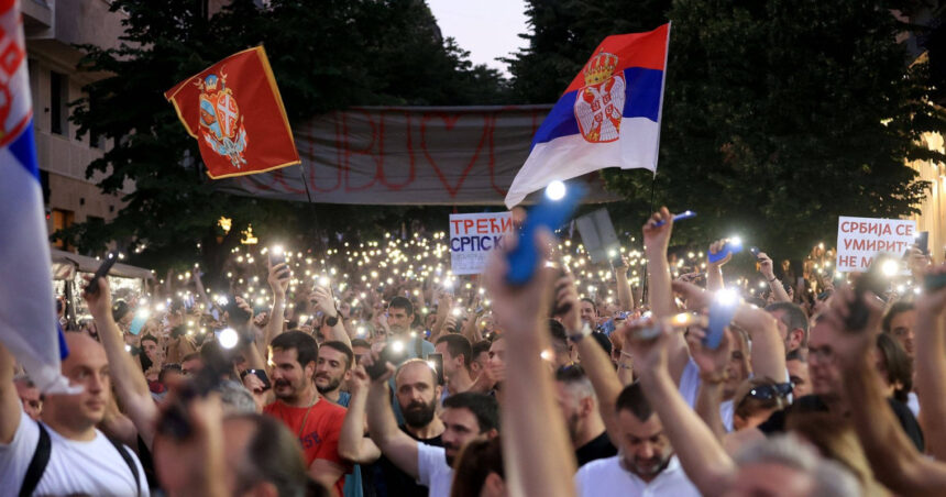 video confruntari violente la belgrad unde protestatarii au cerut alegeri anticipate presedintele sarb invoca o lovitura de stat 6860d8465225d