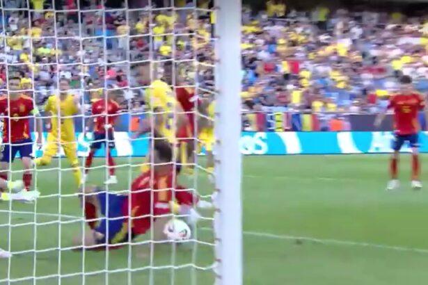video exclusiv tricolorii mici au cerut penalty perianu a ratat doua ocazii imense si mingea a fost atinsa cu mana 684db9b76443b