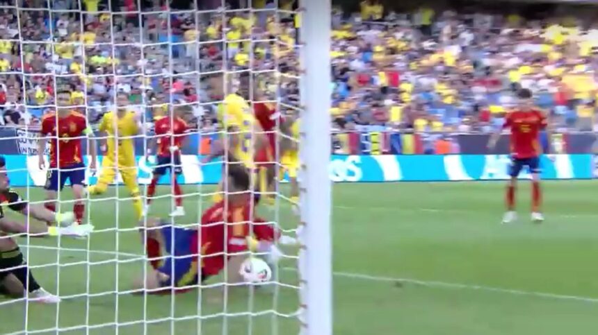 video exclusiv tricolorii mici au cerut penalty perianu a ratat doua ocazii imense si mingea a fost atinsa cu mana 684db9b76443b