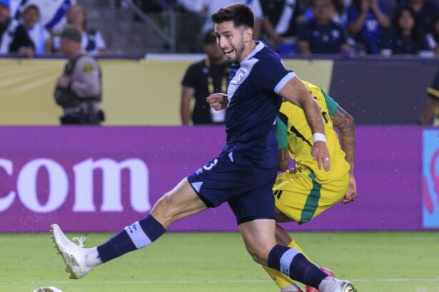 video fotbalistul din superliga care i a oferit pe tava 2 penalty uri lui fcsb integralist la gold cup 68513a38c1198