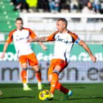 video fotbalistul roman care joaca finala play off ului de promovare in la liga coechipier cu fenomenul de 41 de ani campion european 684c13dda0a58