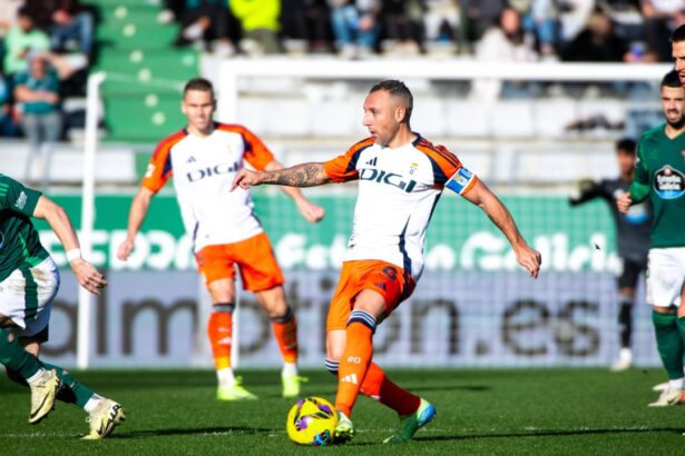 video fotbalistul roman care joaca finala play off ului de promovare in la liga coechipier cu fenomenul de 41 de ani campion european 684c13dda0a58