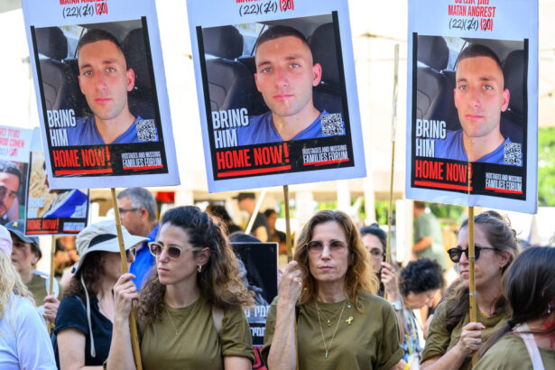 video imaginile rapirii unui militar israelian de catre hamas publicate de catre familia sa ce spune mama ostaticului 68473158e137a