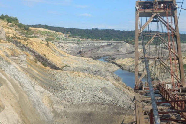 video incident grav la cariera tismana o alunecare de teren a blocat livrarea de carbune catre termocentrala rovinari 684ef2d75eaa7