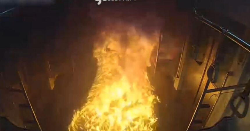 video momentul in care un barbat toarna benzina si da foc unui vagon de metrou plin de calatori in seul 685e43312eb57