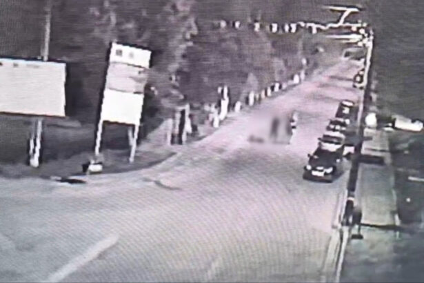video momentul in care un tanar de 20 de ani din galati este omorat in bataie in plina strada doi agresori au fost arestati 6847378ebb3e5