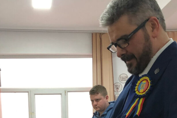 video motivul unui senator pot sa ceara bani de chirie desi sta in bucuresti am 7 copii ai nevoie de loc de reculegere 6862dd568d329