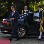 video nicusor dan in spatele lui trump la summit ul nato 685b0d81efcd5