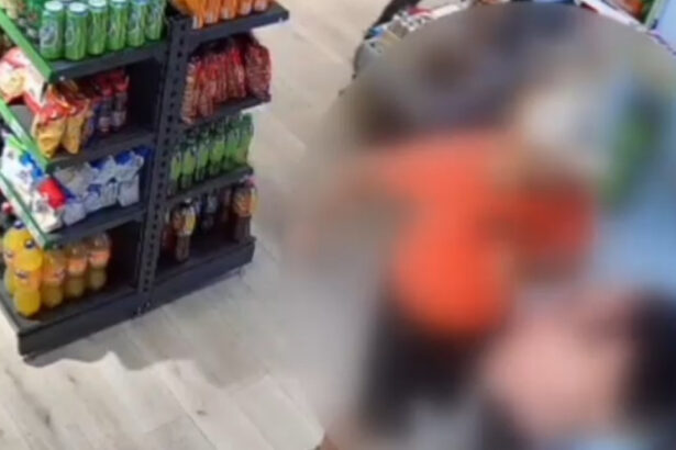 video o femeie a fost batuta crunt de fostul ei sot intr un magazin din ploiesti nimeni nu i a sarit in ajutor 6852d2cf68218