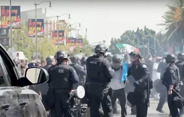 video primarul din los angeles spune ca orasul este folosit pentru un experiment privind ceea ce poate face guvernul federal 6847c232f28d5