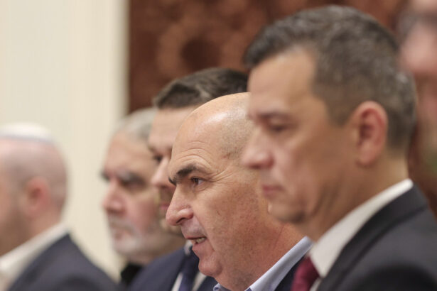 video sedinte decisive pentru formarea guvernului bolojan liderii coalitiei s au intalnit din nou duminica dimineata la negocieri 6857dd177c0fb