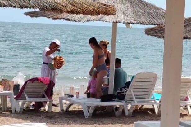 video sezonul abia a inceput dar comertul ambulant e deja in floare pe plajele din constanta 684ff08d4a6b2