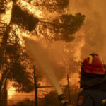 video stare de urgenta pe insula greceasca chios din cauza incendiilor de vegetatie localitati evacuate peste 350 de pompieri mobilizati 6859c2402edfe