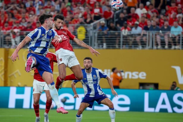 video un 4 4 spectaculos dar inutil la fifa club world cup ambele echipe out din competitie 685a46ffbea8e